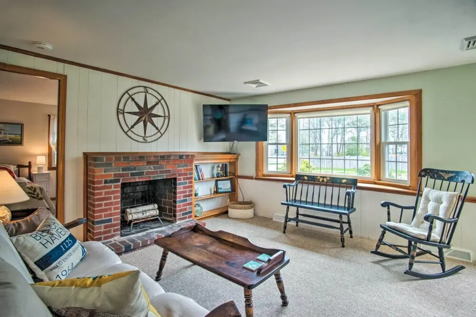 Traditional Cape Cod Cottage: Walk to Beach!