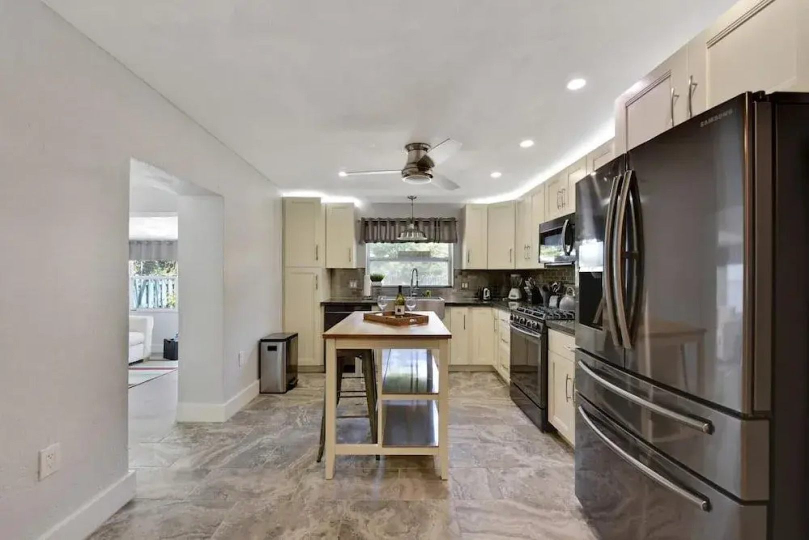 Private beautiful cabana pool home in SFL