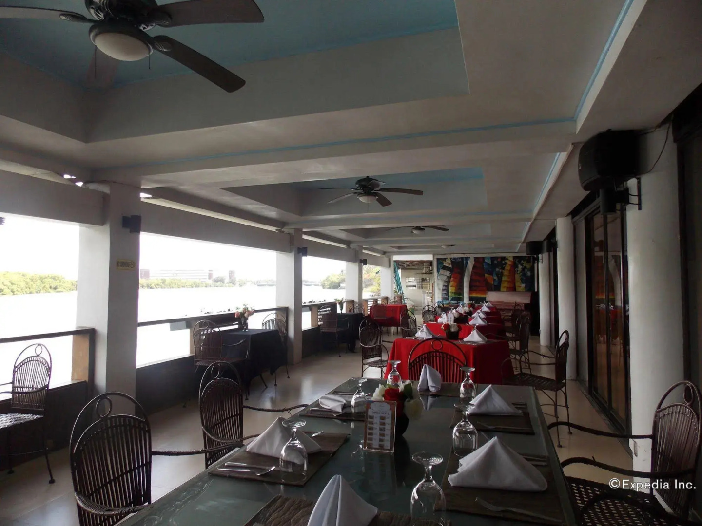 Regatta Residence Hotel