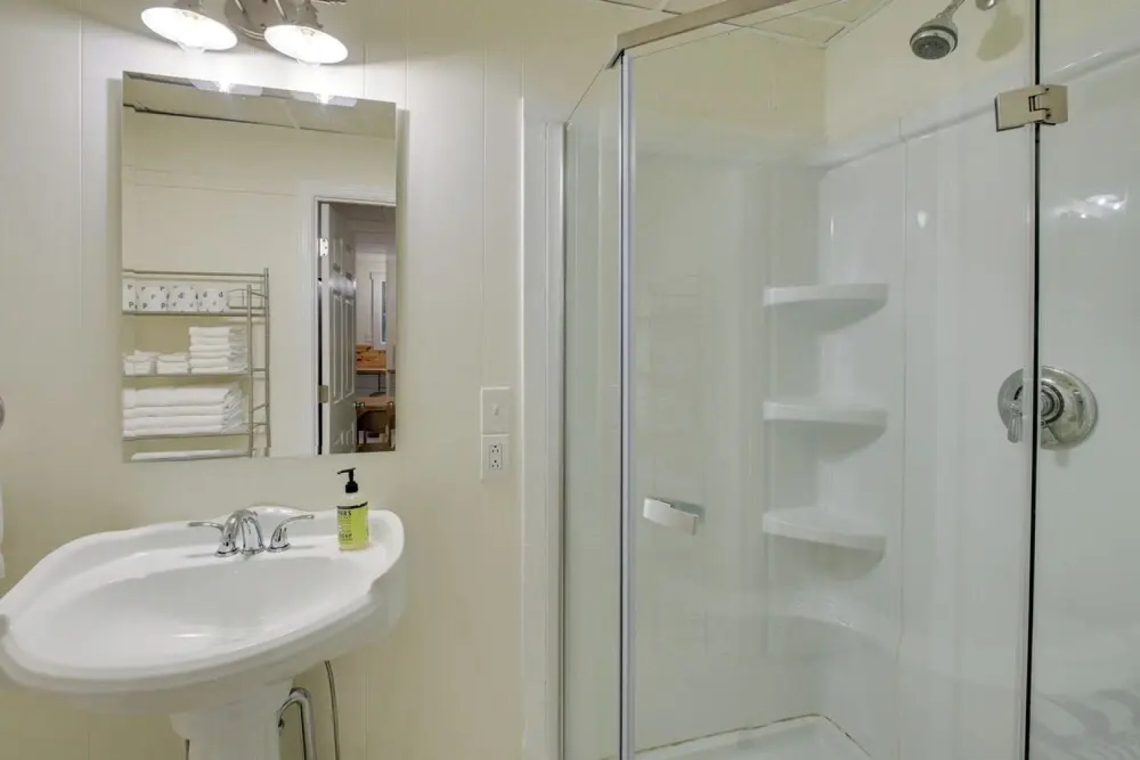 Walk to Harbor: Pet-friendly Apt in Sorrento!