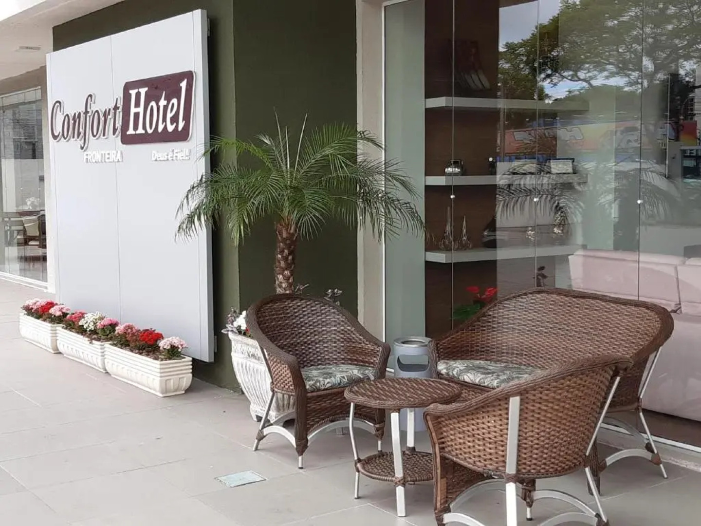 Confort Fronteira Hotel