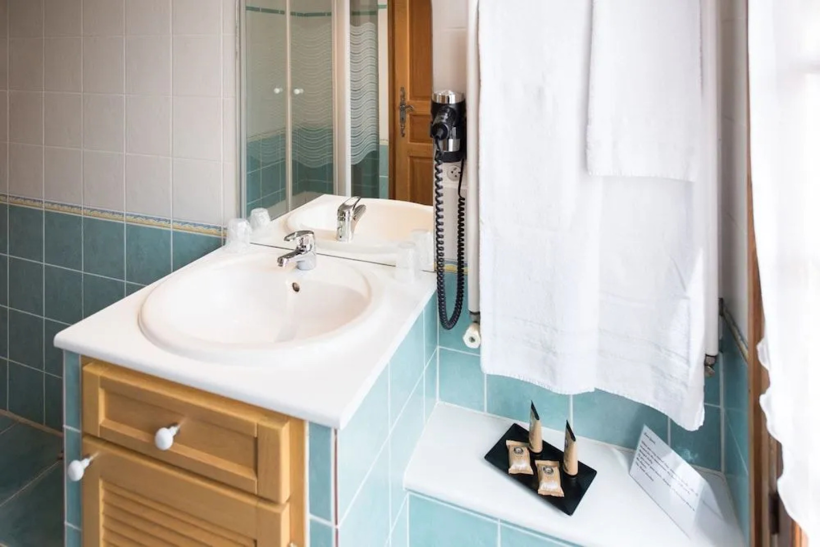 Logis Hôtel Domaine les Falaises