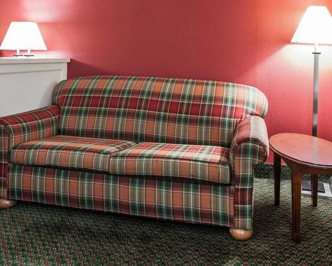 Econo Lodge Inn & Suites Outlet Village