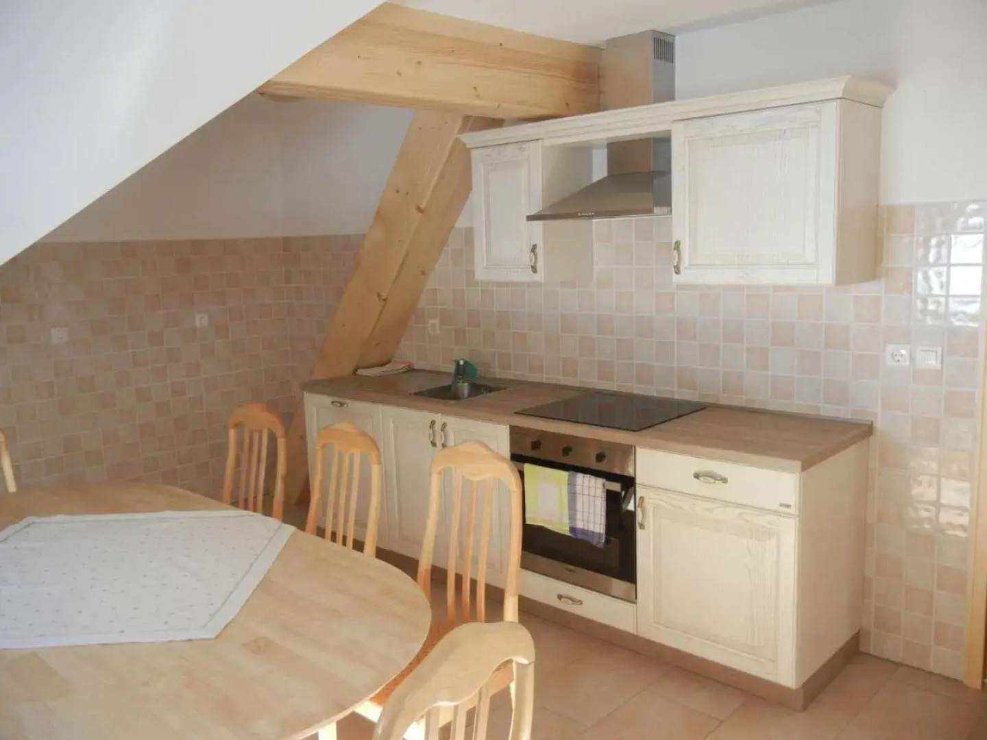 Apartments and rooms Tolc