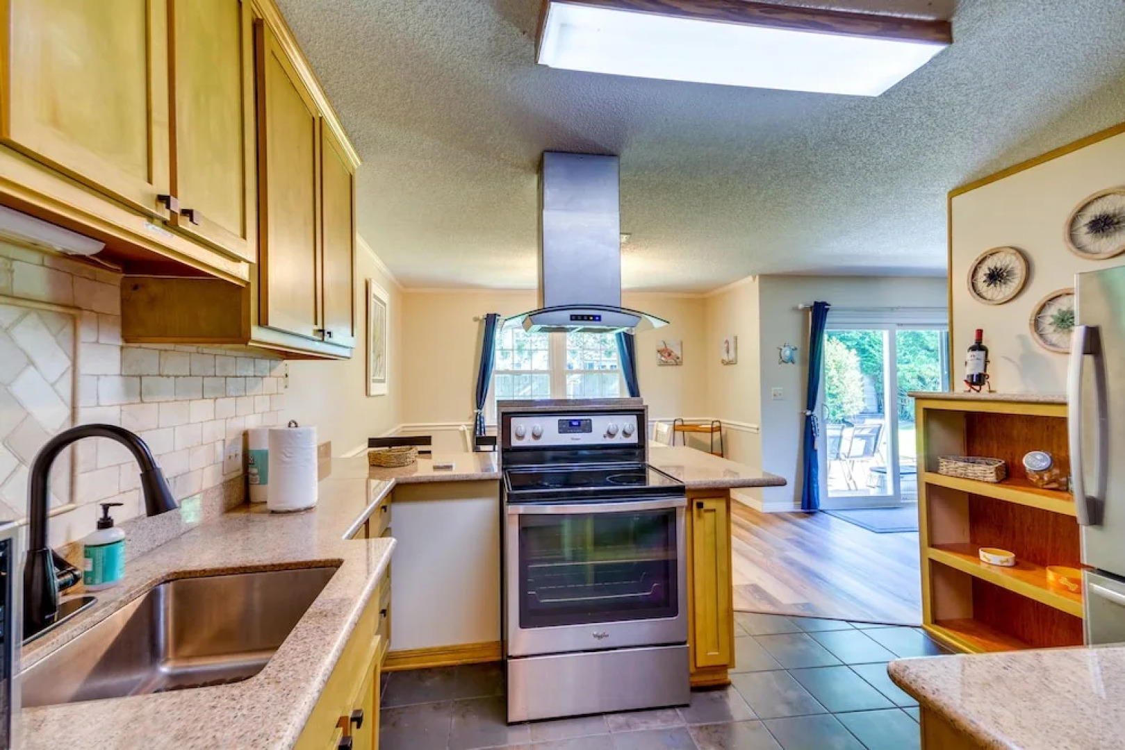 Gulf Breeze Oasis w/ Patio, Grill & Beach Chairs