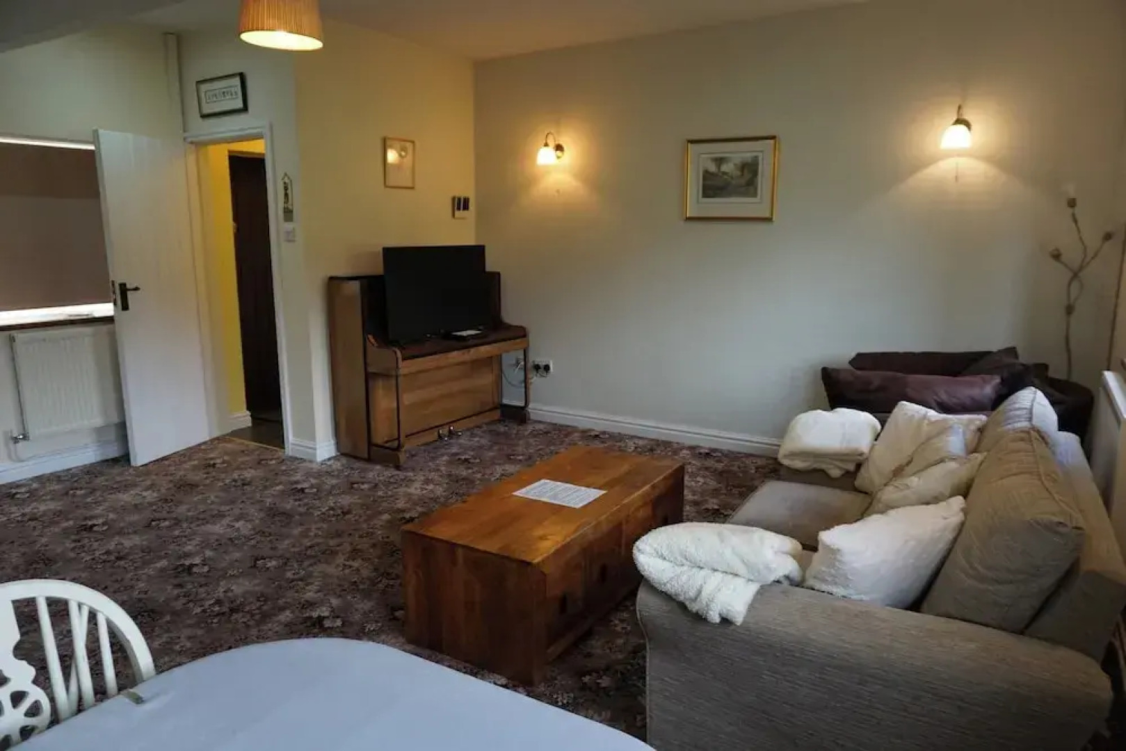 Tranquil Farlow Retreat, Sleeps 4 With Parking