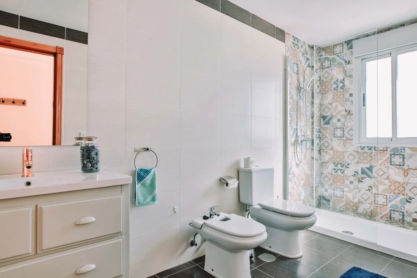 Modern & Chic Loft Apt. *Terrace *BBQ *Parking