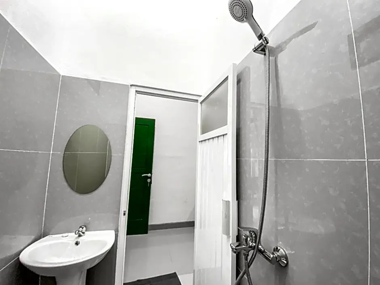 RedDoorz Syariah near Taman Bunga Adipura Sampang