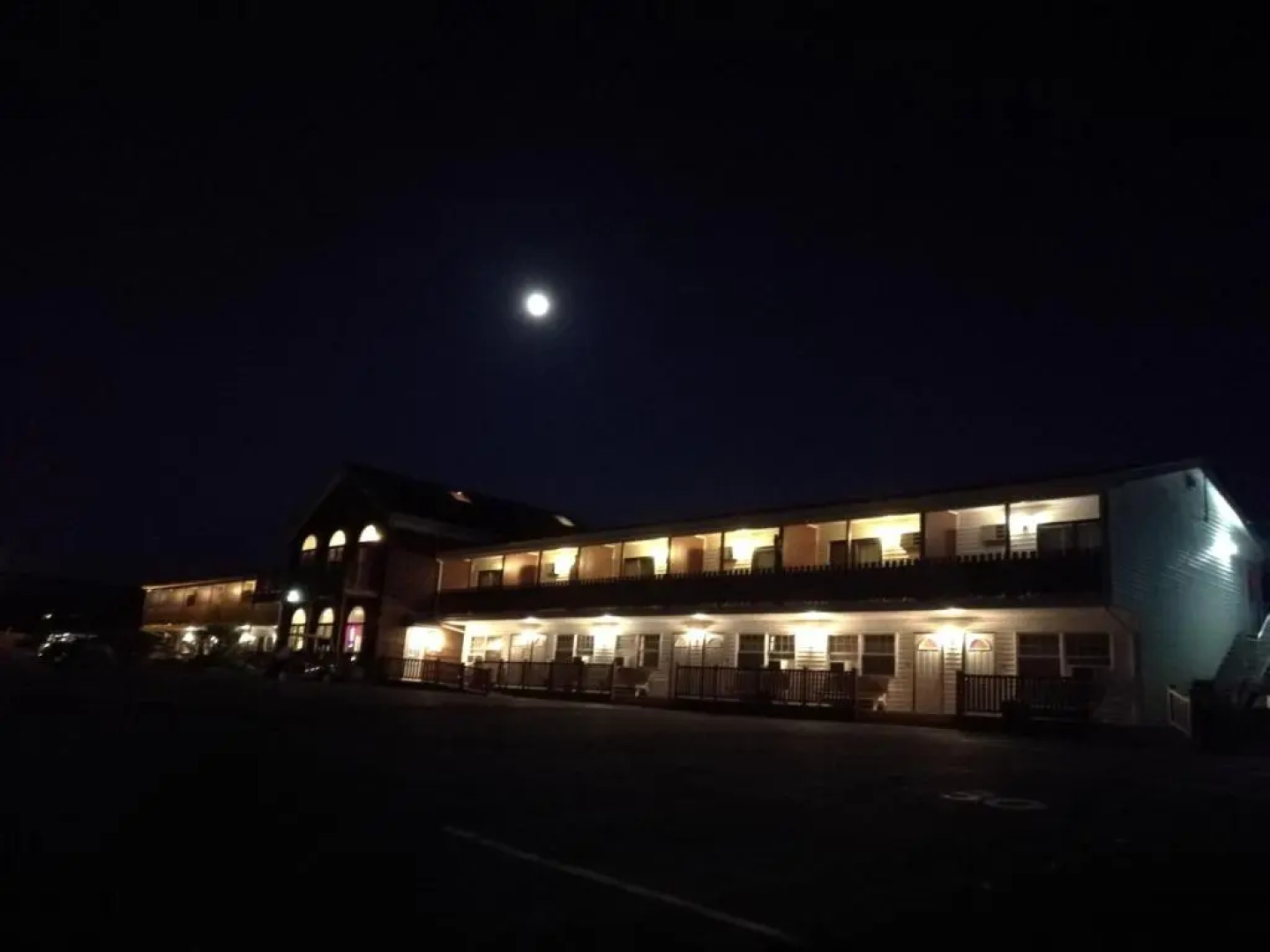 Lauries Motor Inn