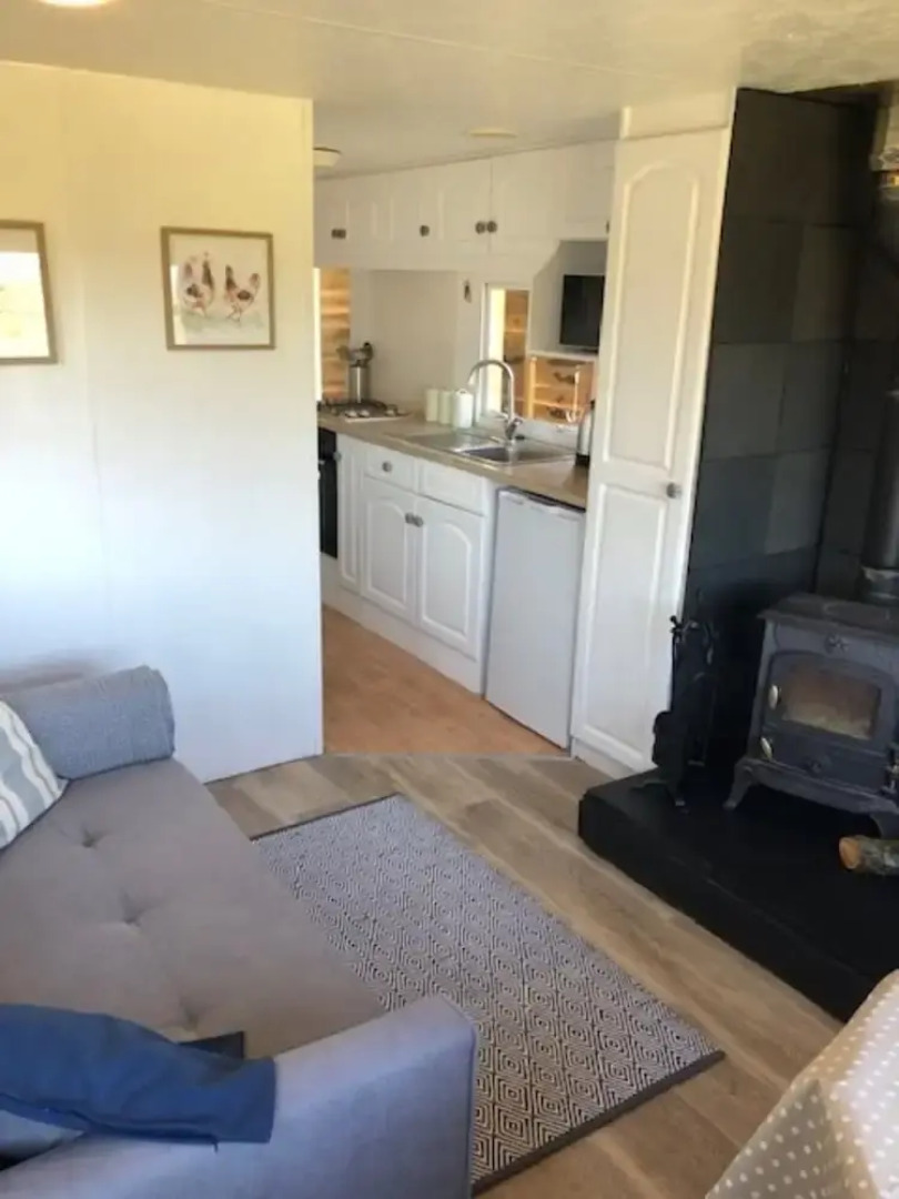 Cosy Rural Lodge at Goldhill Glamping - Sleeps 4