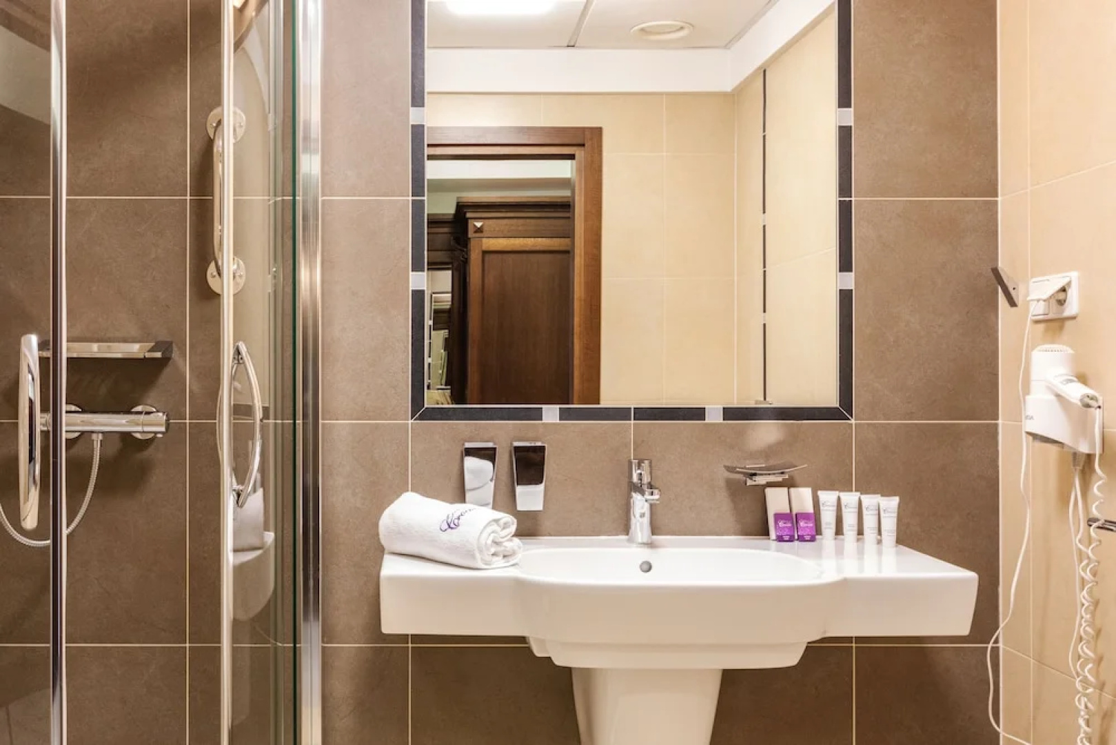 Crocus Hotel