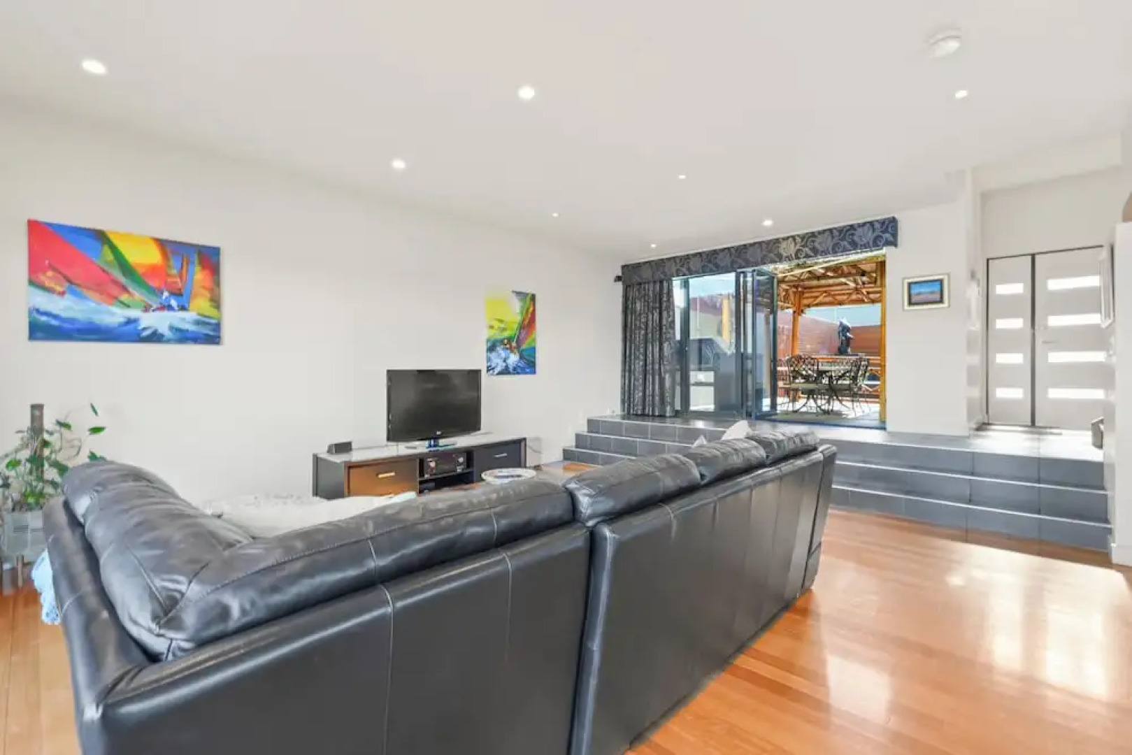 Waterfront Home - Gorgeous Views - 2 Bed