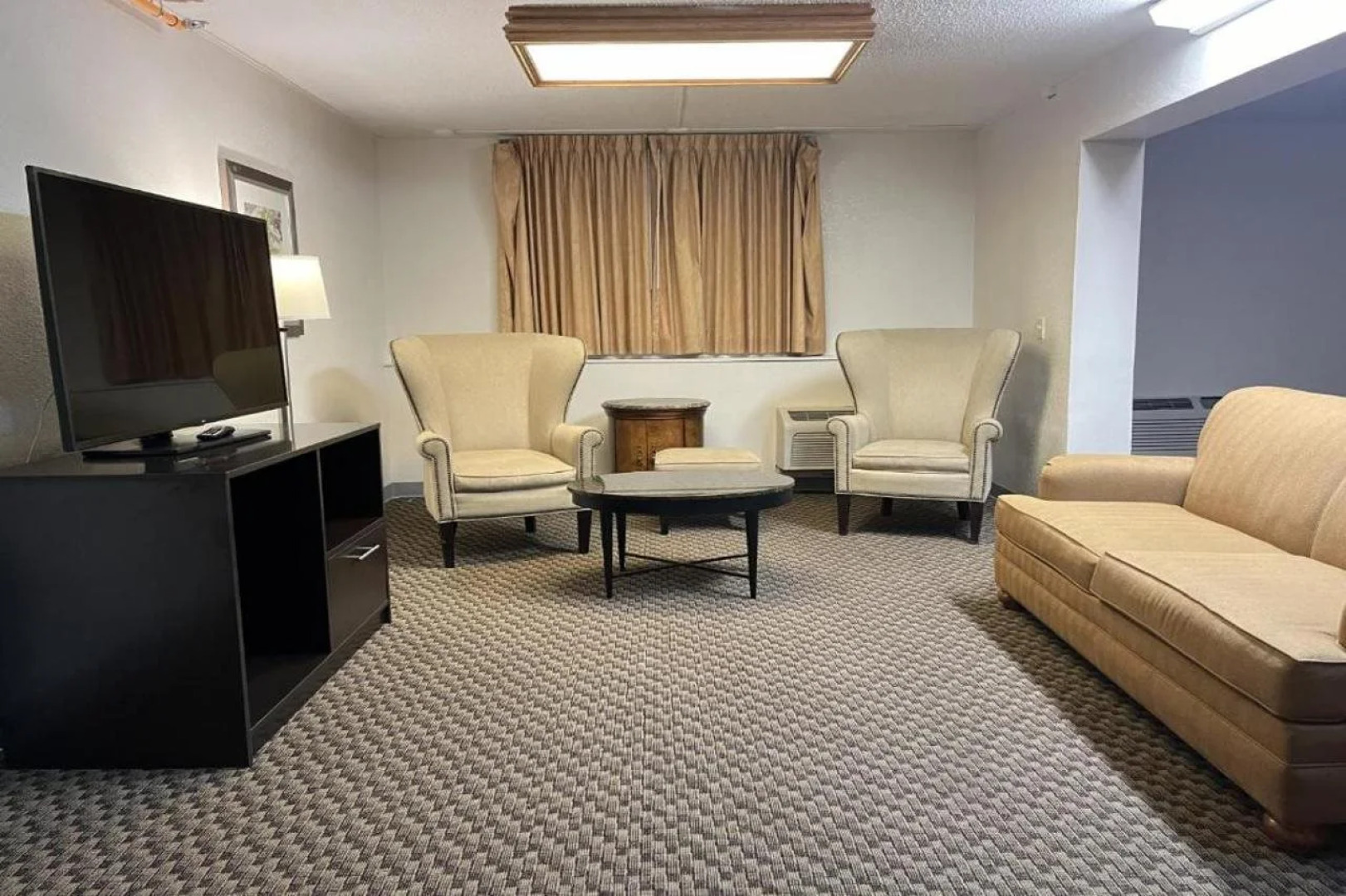 Clarion Inn & Suites and Convention Center