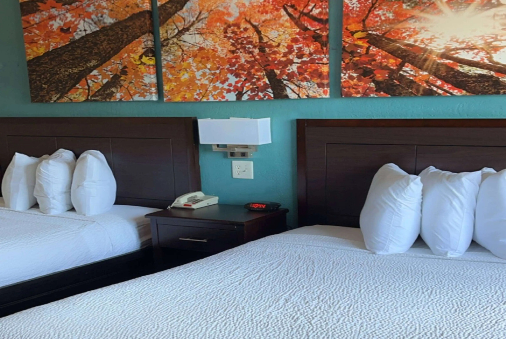 Days Inn & Suites by Wyndham Springfield on I-44