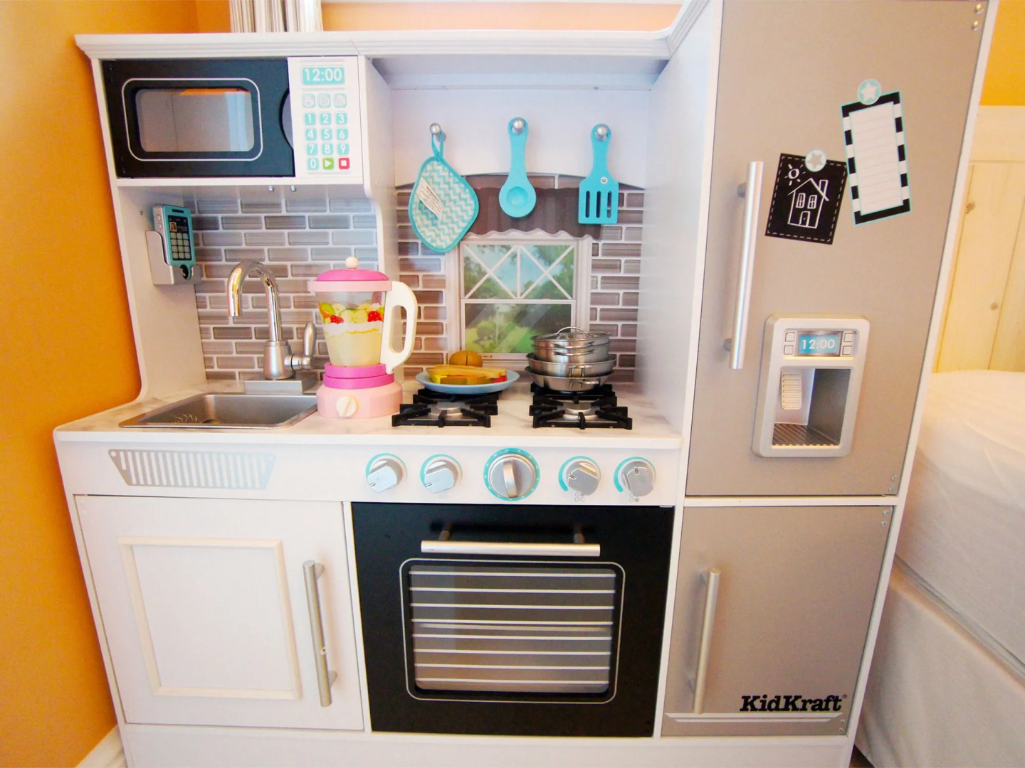 Dancing Butterfly Slide Family Inn