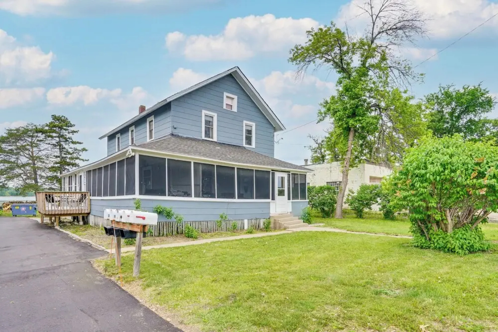 Snowmobile Trail On-site: Lakefront Mound Apt!