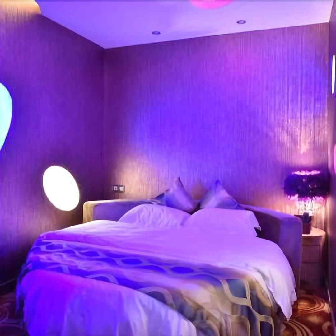 Romantic Coast Theme Hotel (Zhuhai Jiuzhou Port Wharf Haibin Yuchang)