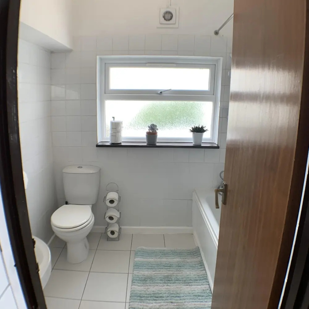 Cardigan House - Avad