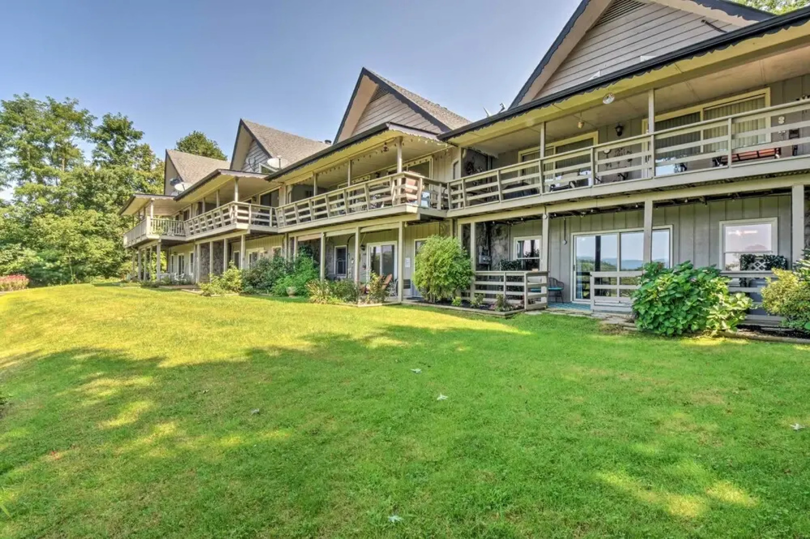 Stylish Sky Valley Condo With Club Amenities!