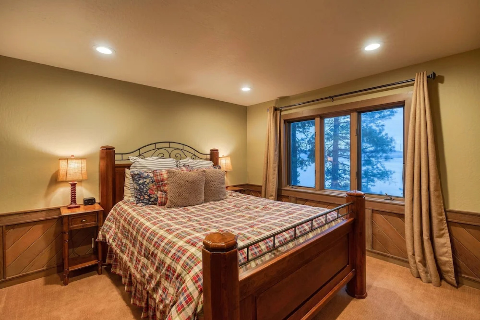 5BR 4BA Lake View Cabin by RedAwning