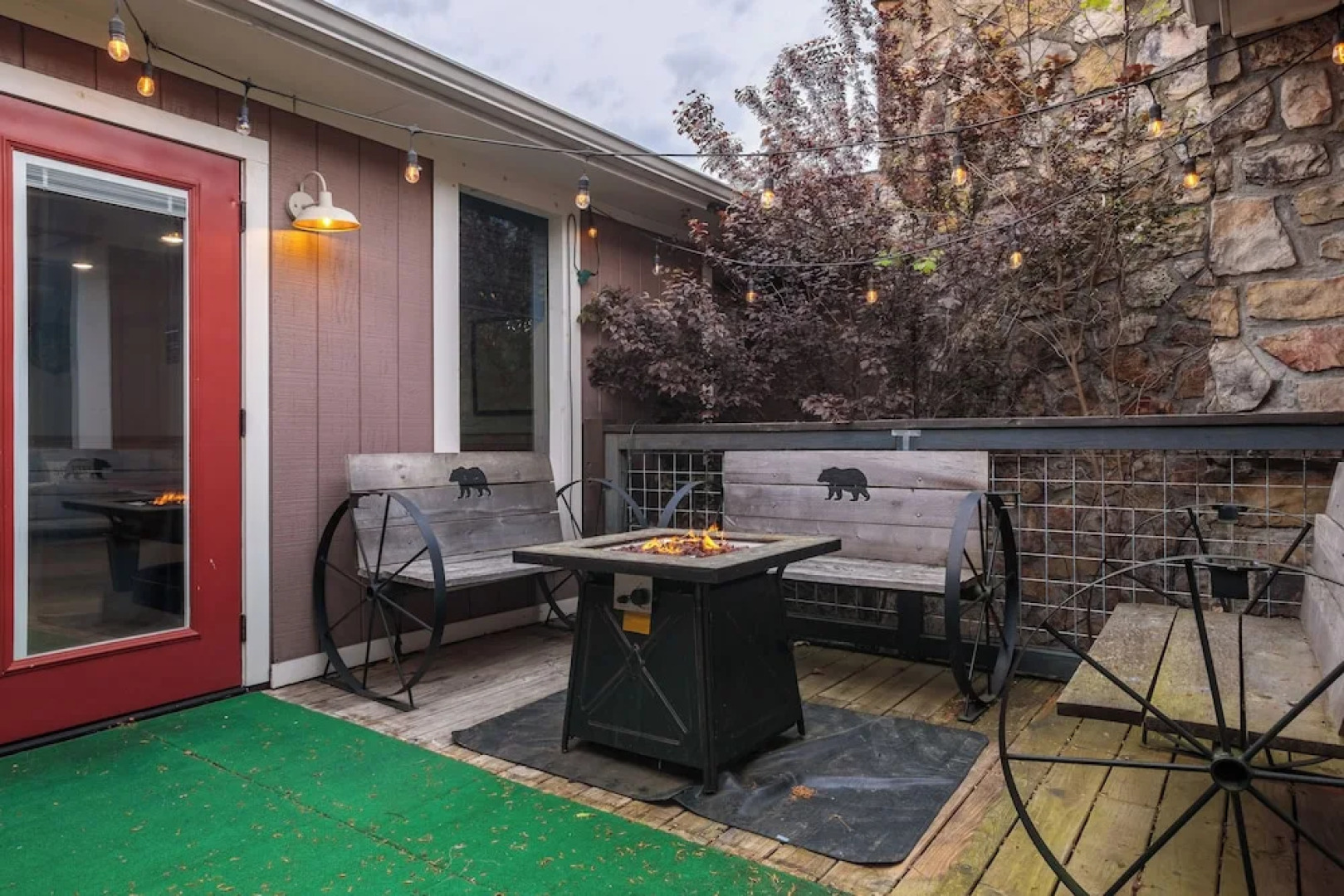 Hot Tub & Mini Golf: Mtn-view Haven in Kodak!