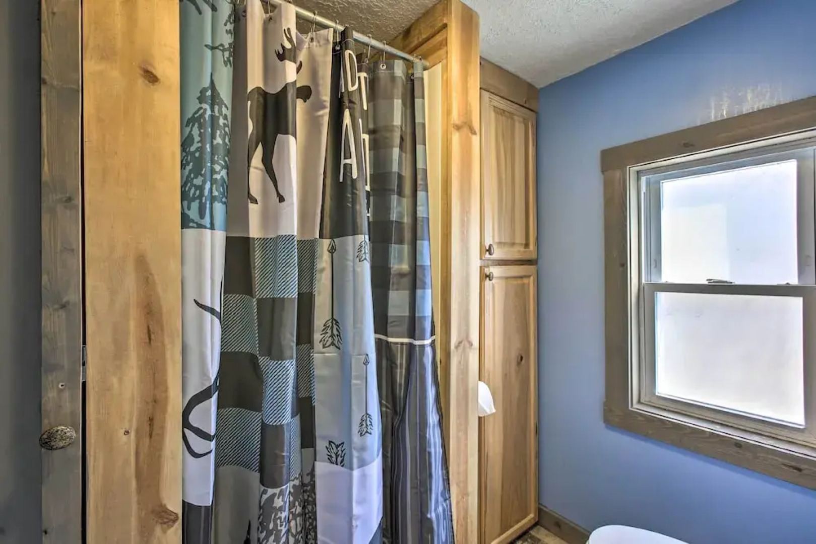 'work, Play & Get Away Cabin' Near Higgins Lake!