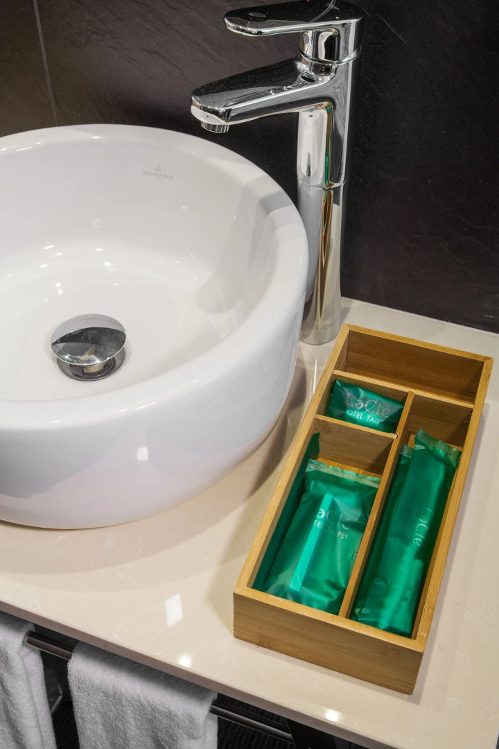 Lacle Hotel - Luzhou Taipei