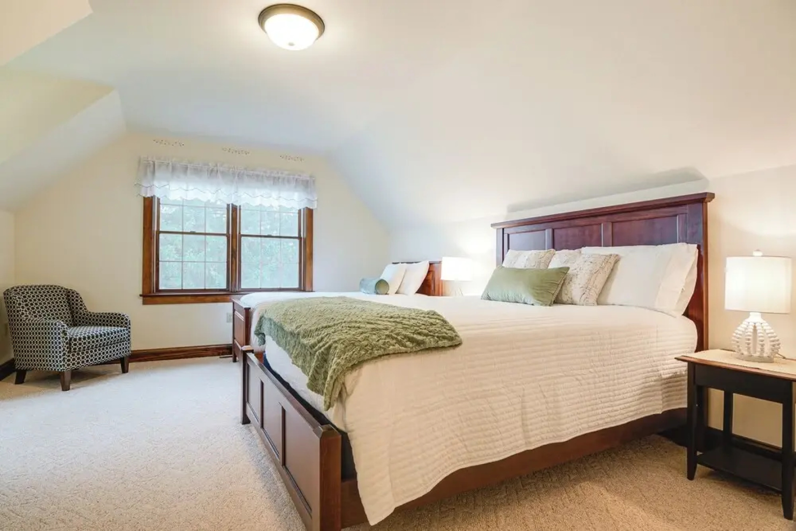 4 Mi to the Amish Village: Spacious Home w/ Deck!