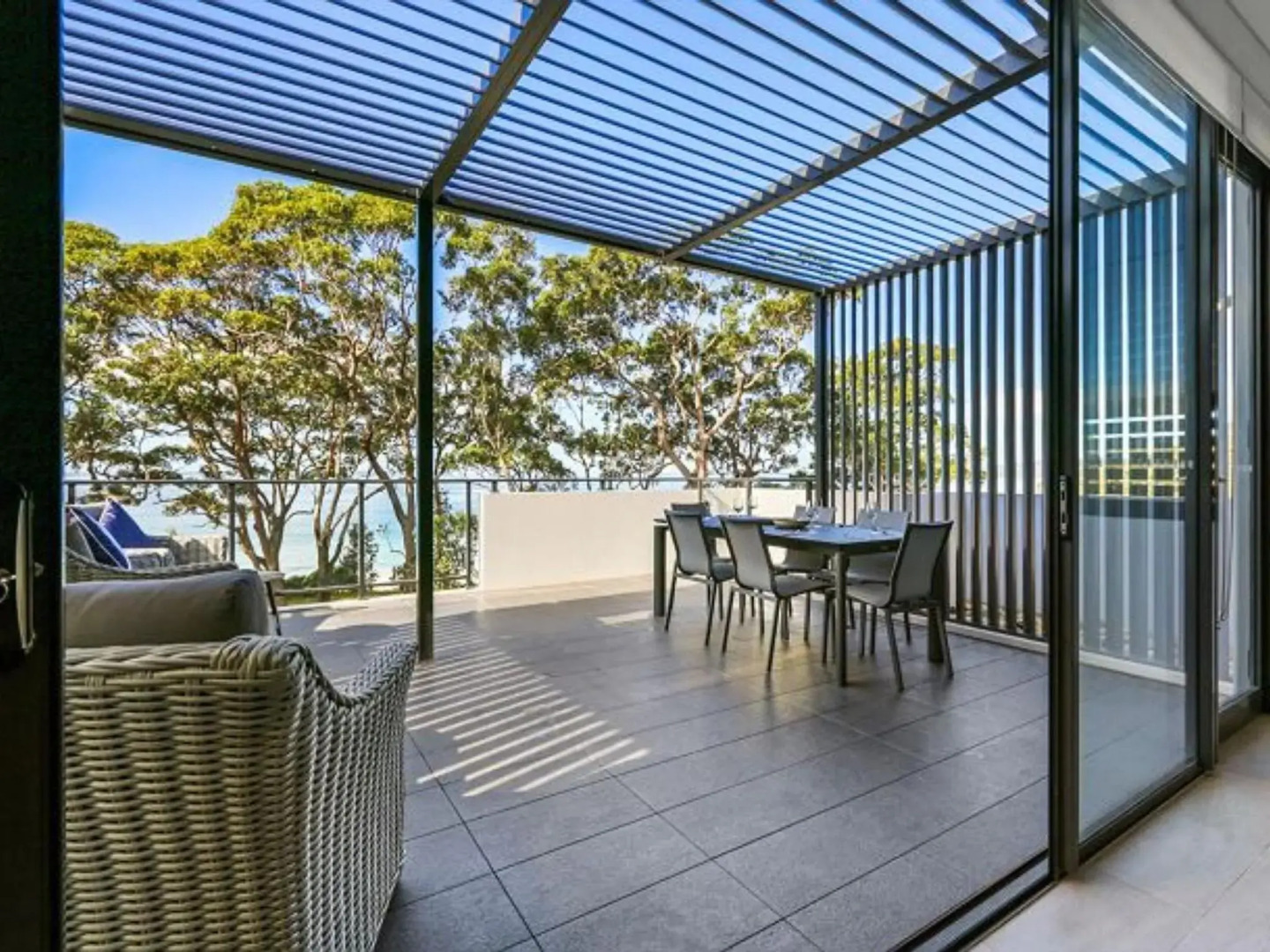 Beachfront Luxury On Huskisson Beach 1 Minute to Everywhere