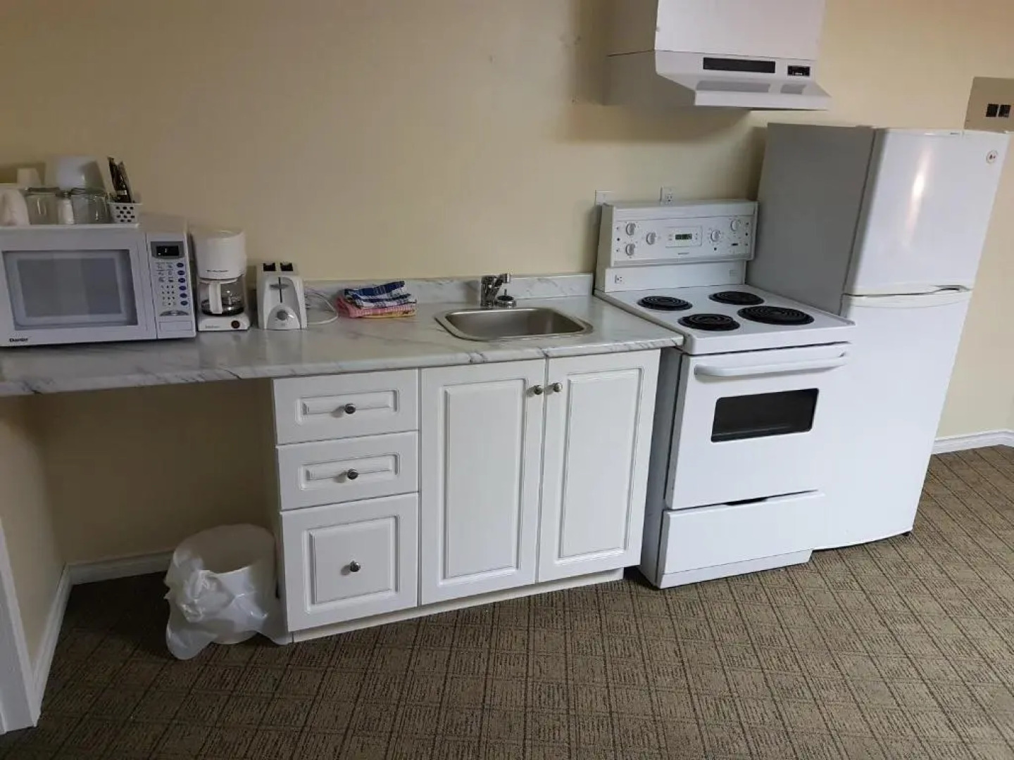 Parkway Motel & European Lodges