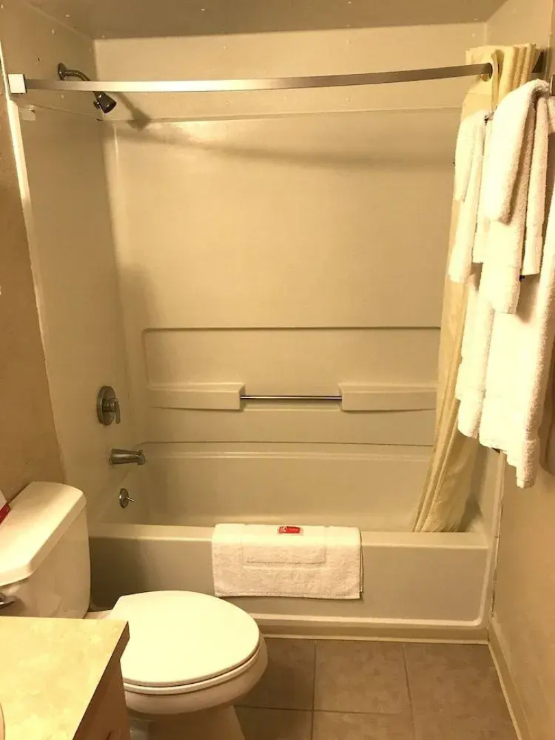 Econo Lodge Watertown