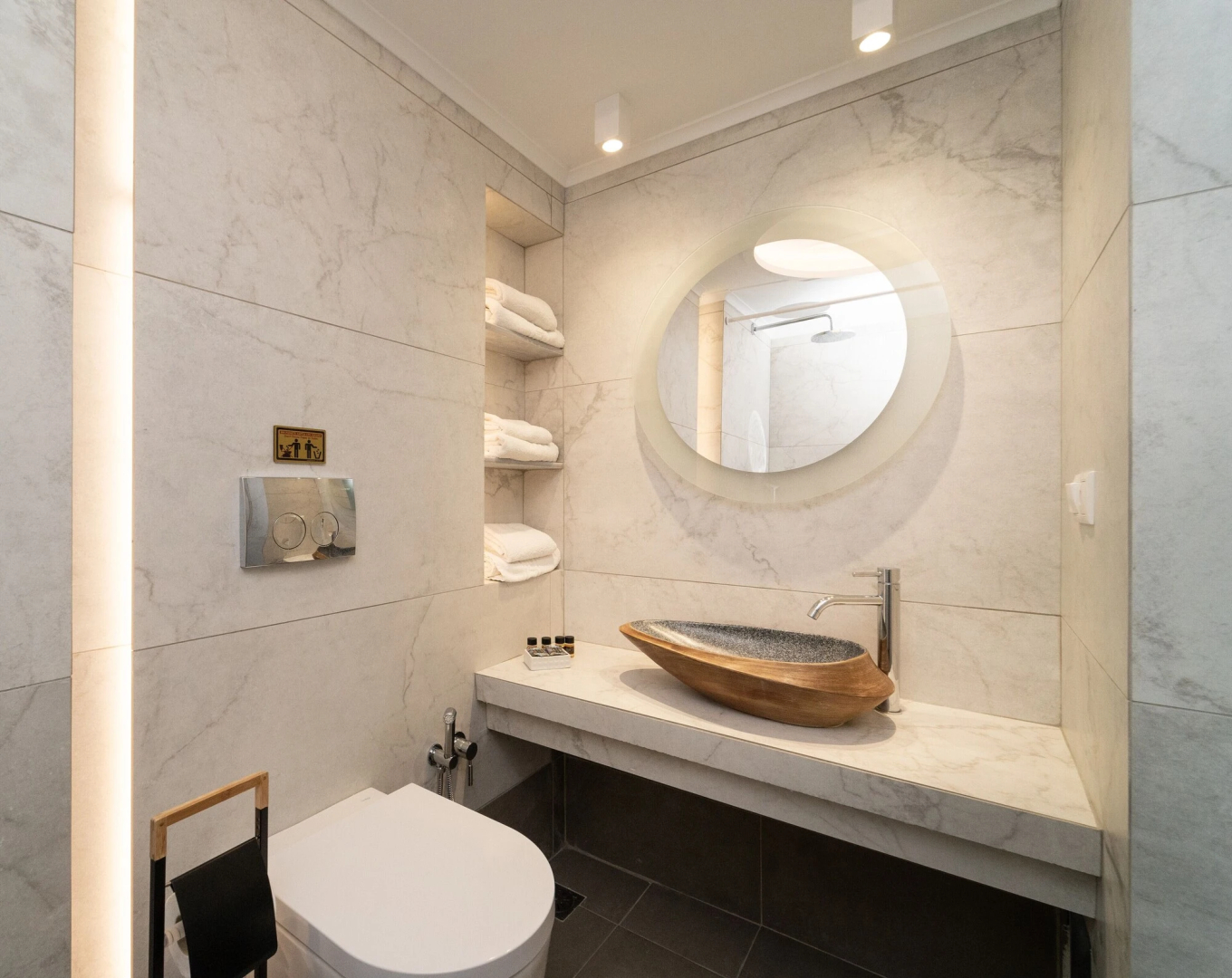 Karalis City Hotel