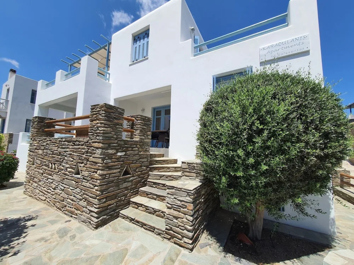 Karaoulanis apartments