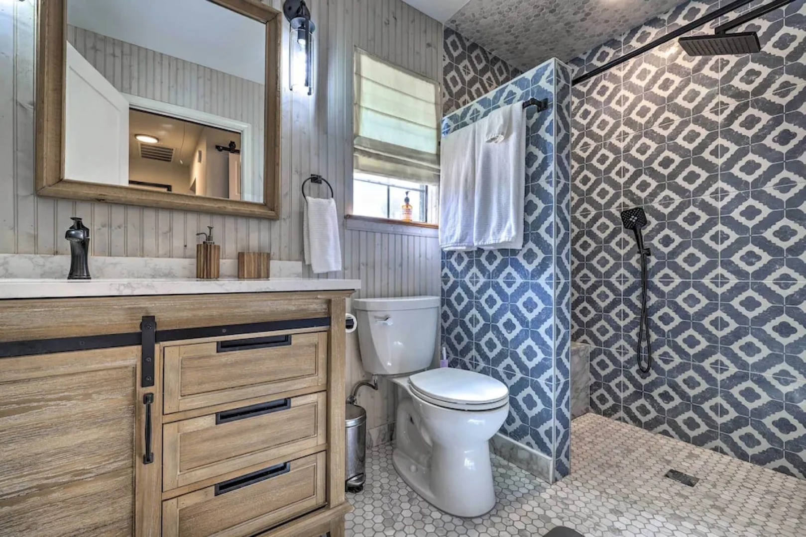 Dripping Springs Cabin w/ Pool, Hill Country Views