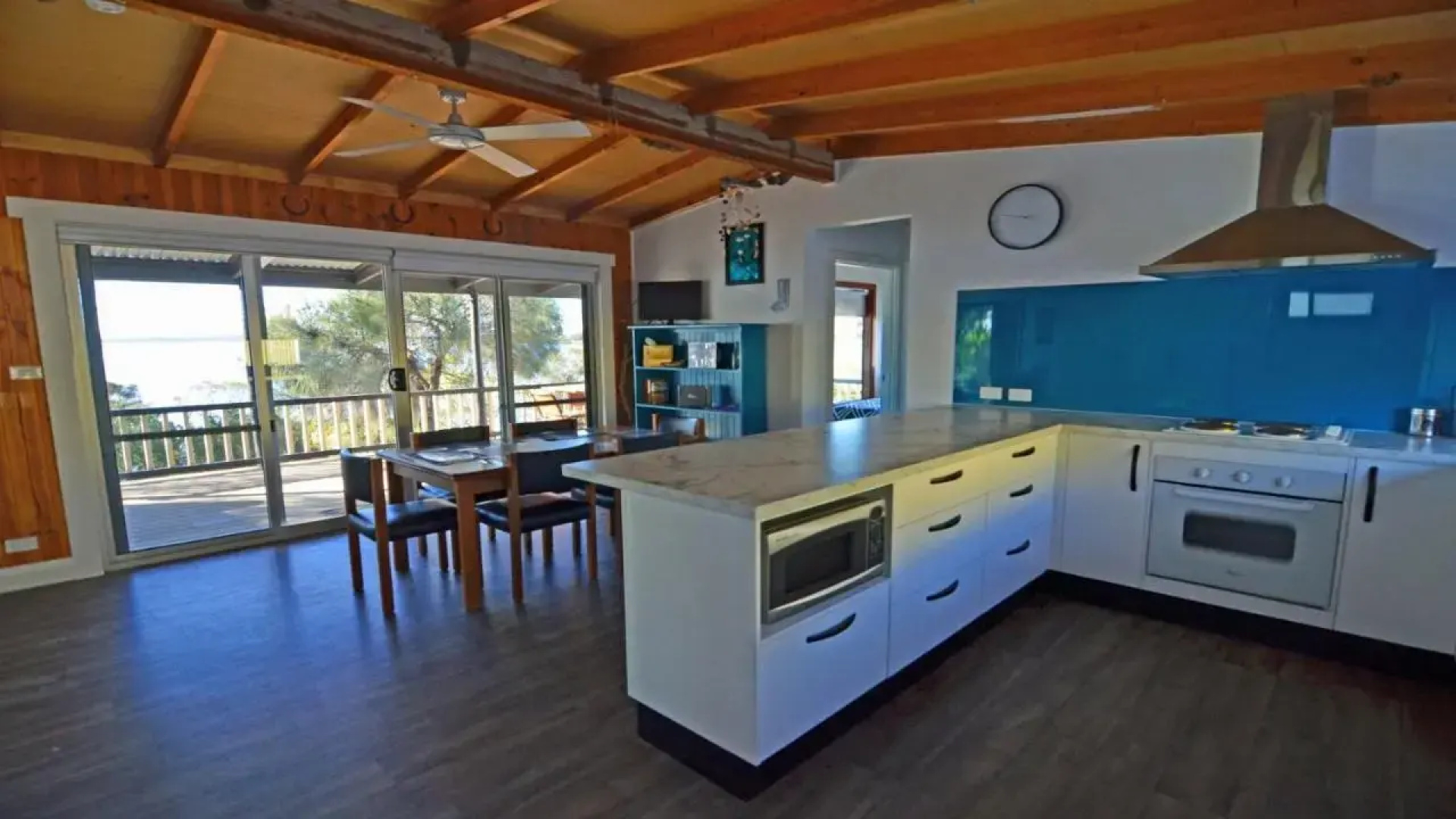 CDC-625 Beach House incl.rear 2BR studio