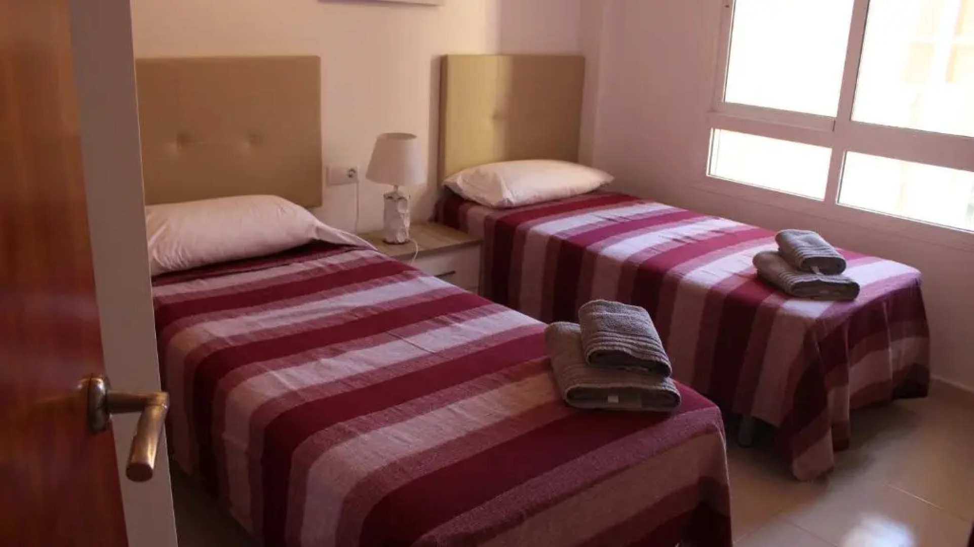 Beautiful 3 bed, 2 bath modern apartment