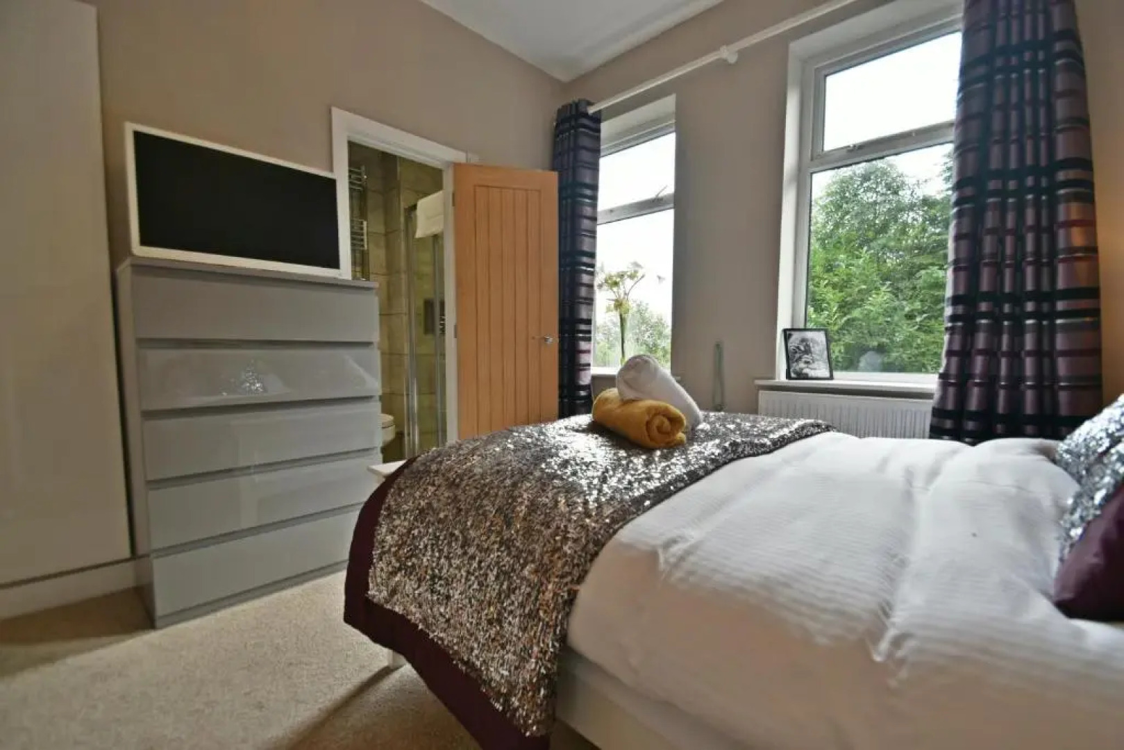 Luxary 4 Bed, 4 bathroom house in central Burnley