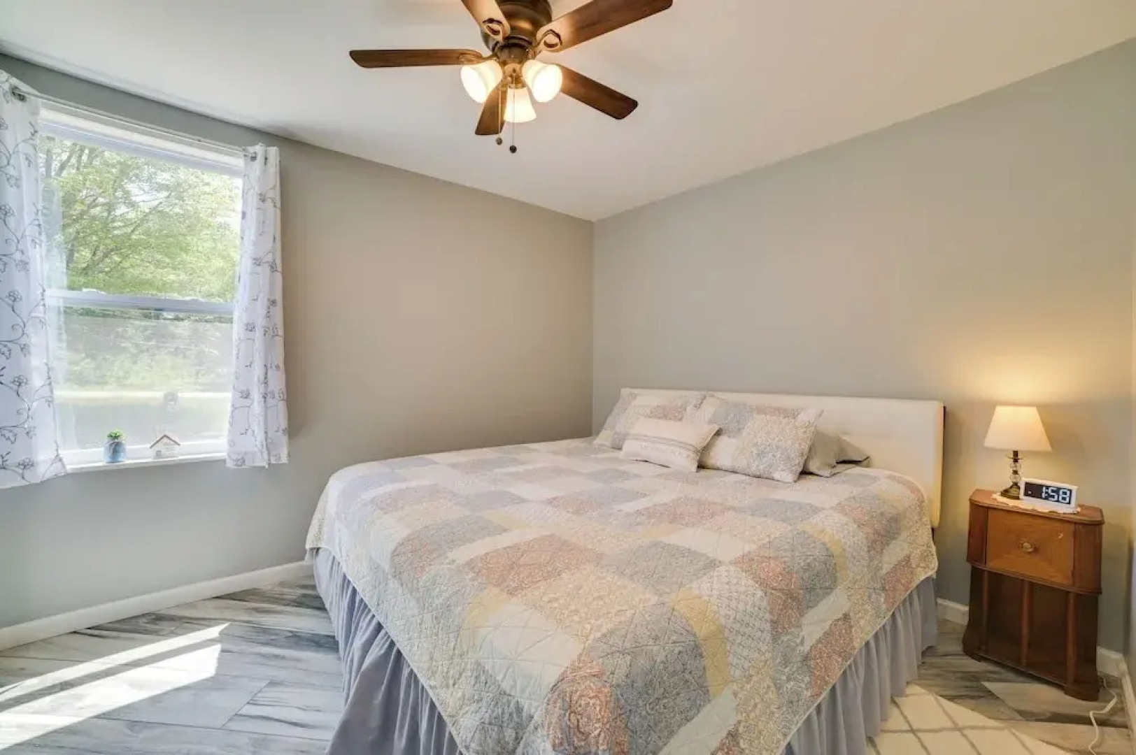 All-season Getaway in Frederic: Bring Your Pets!