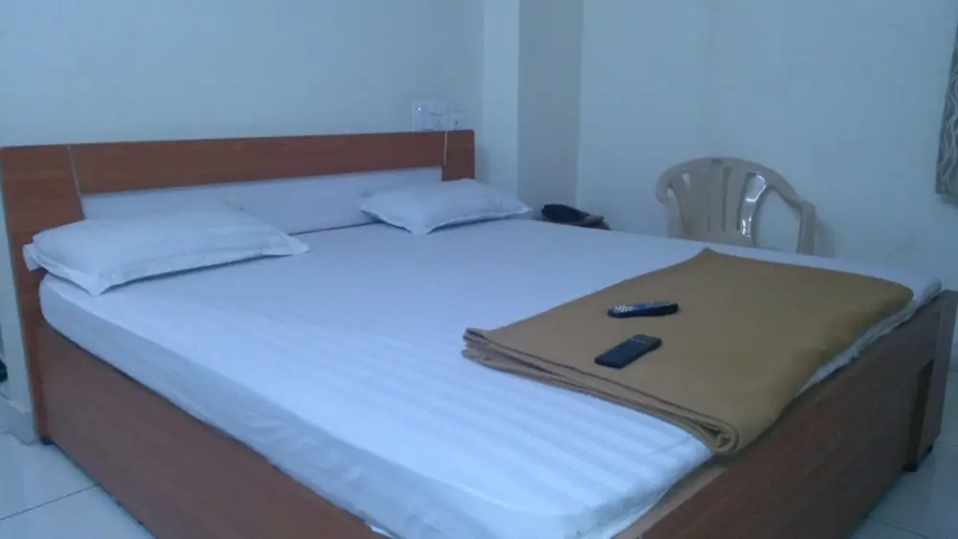 Iroomz Murgan Residency