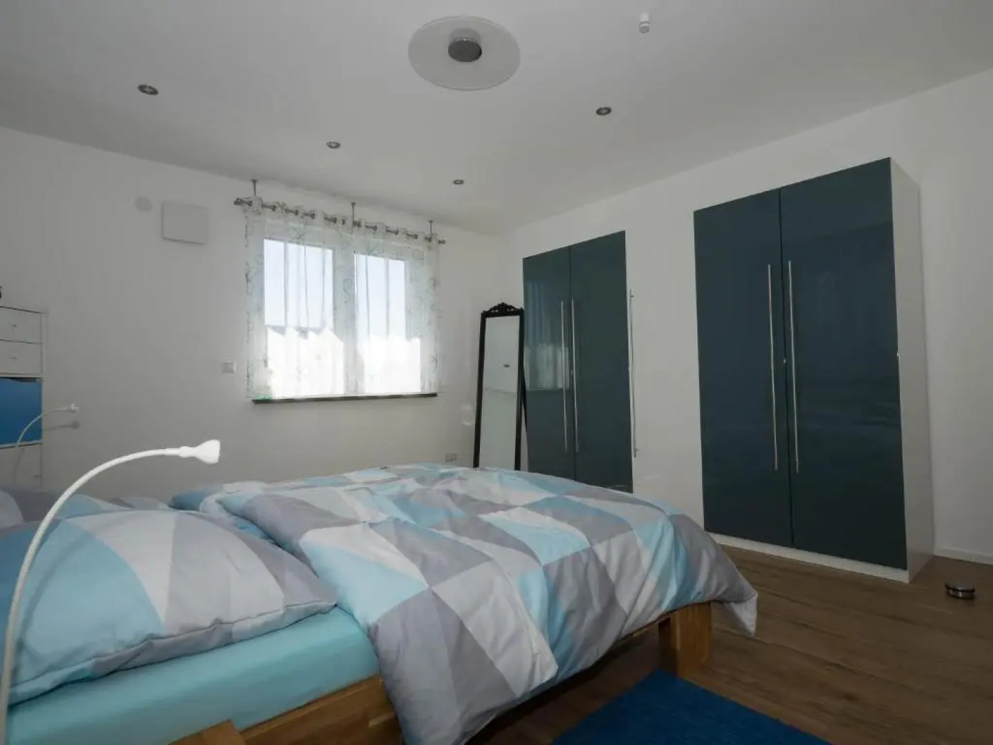 16Lilien Apartmentwohnung Gartenblick