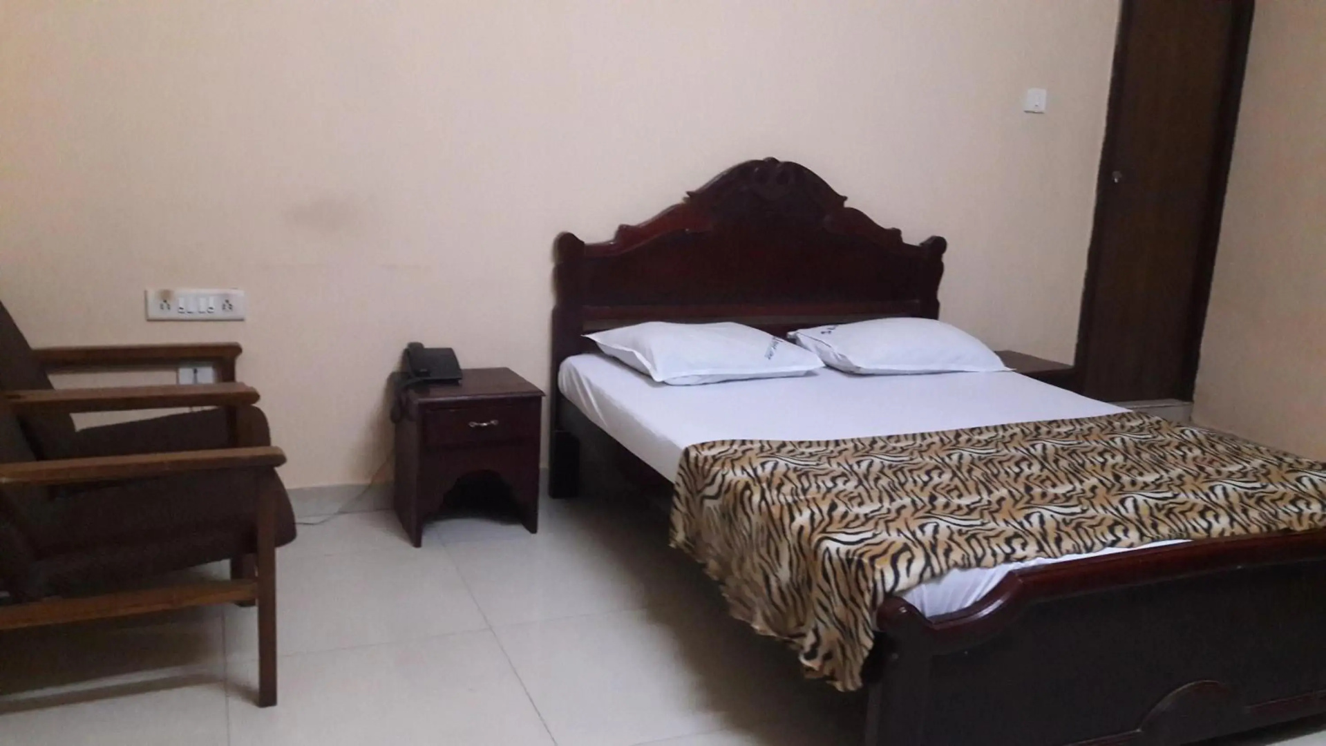 Saj Rest' inn