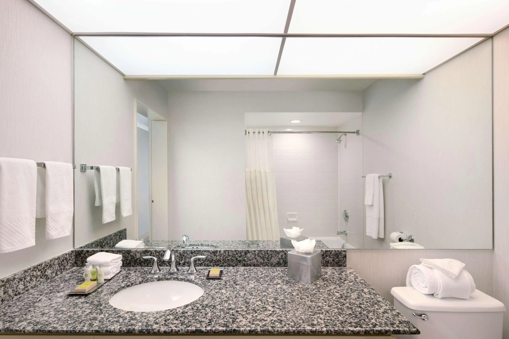 DoubleTree by Hilton Sonoma - Wine Country