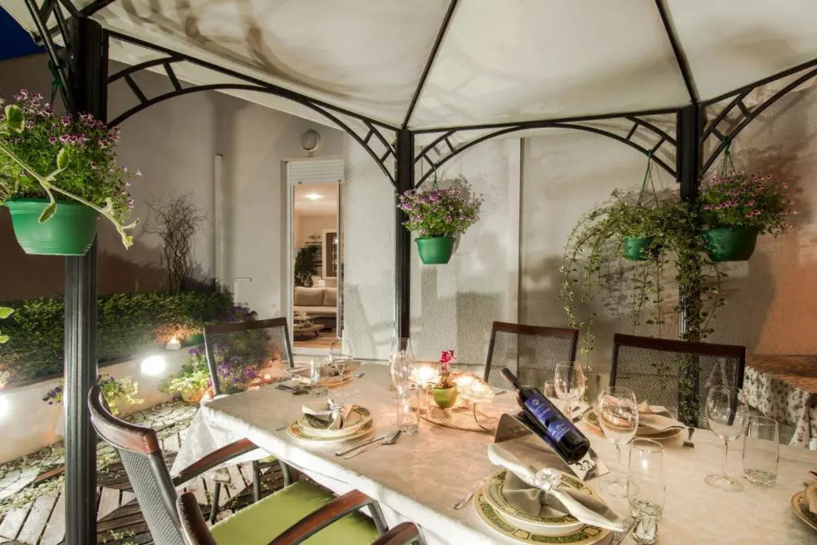 Luxury Seaside Apartment