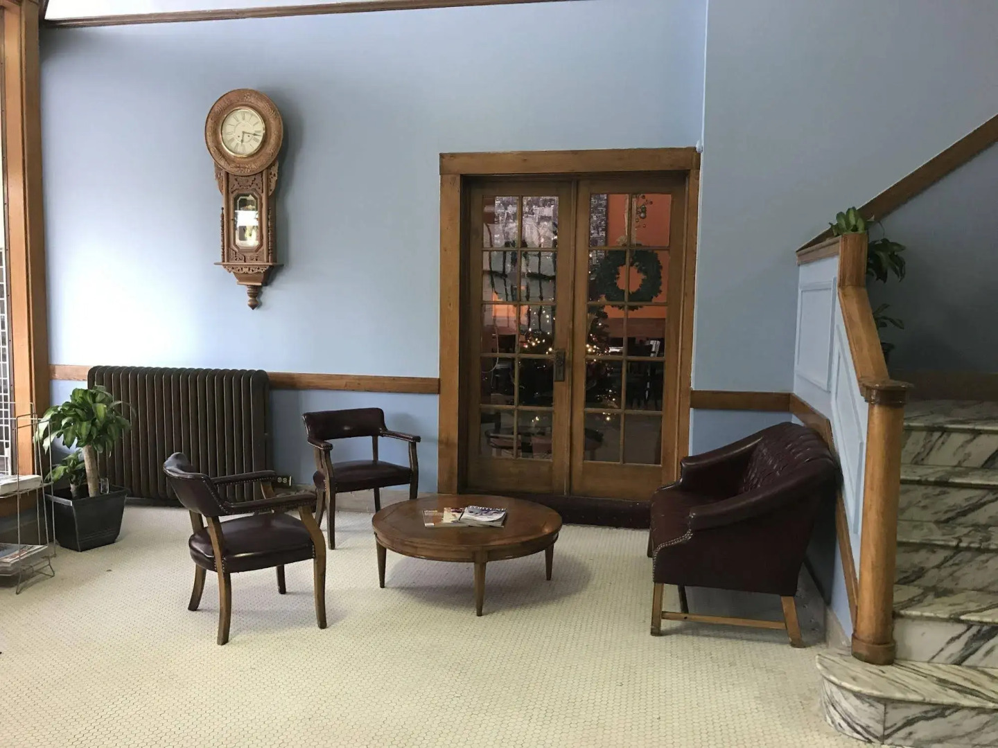 Gardner Hotel & Hostel