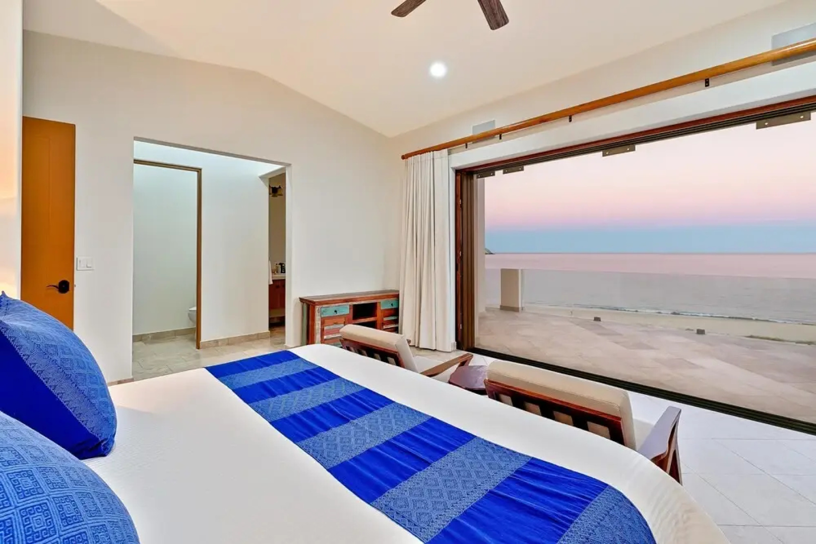 Oceanfront Getaway Near Cabo Pulmo: Villa Bahia de los Frailes