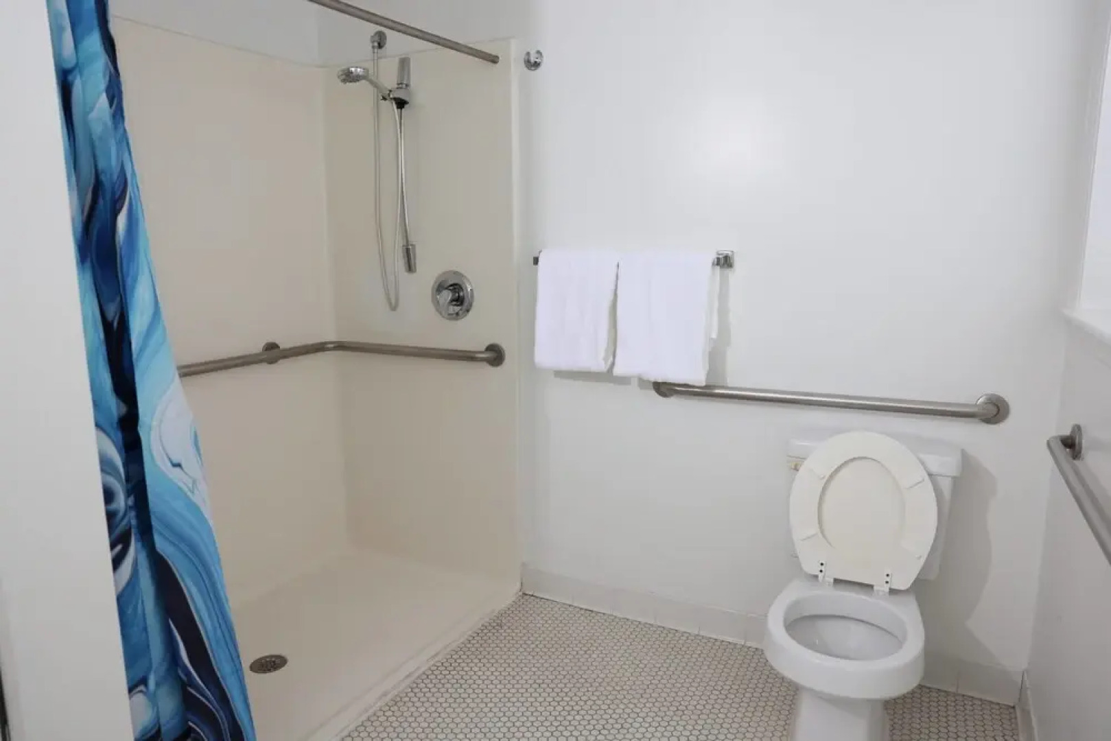 Cozy Off Campus Stay Near Everything