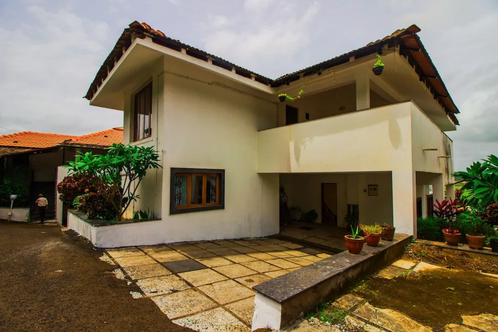 OYO 17402 Home Pool View 4BHK Villa Britona