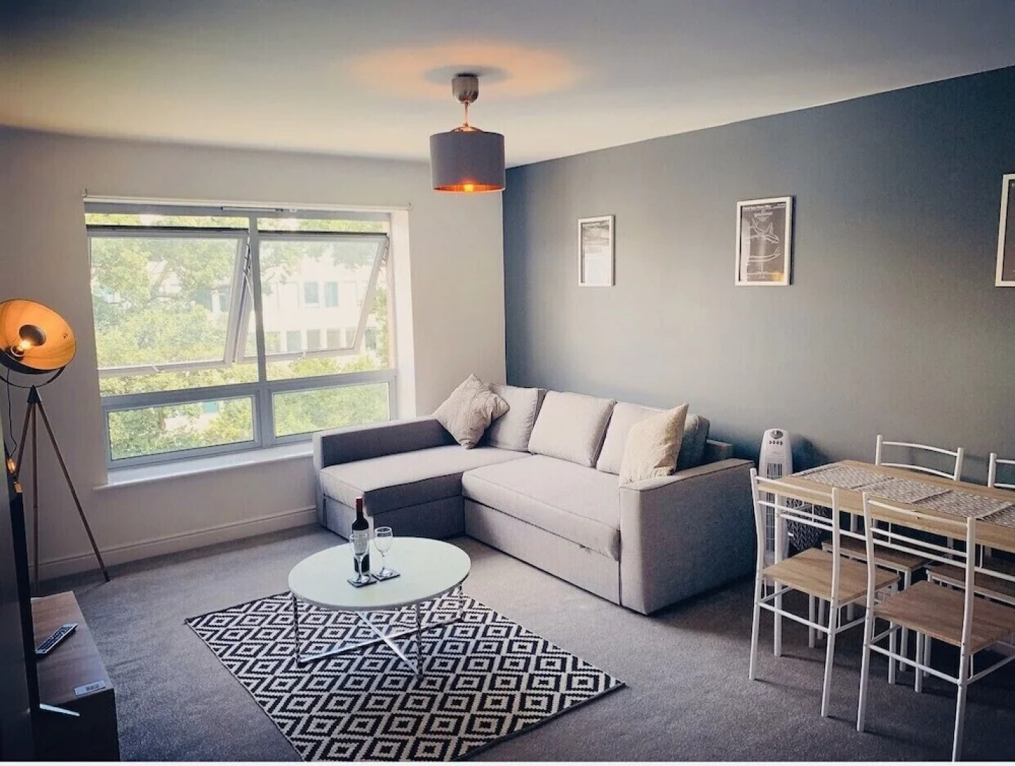 Zebra Serviced Apartments@Cove with FREE Netflix, Parking and Wi-Fi