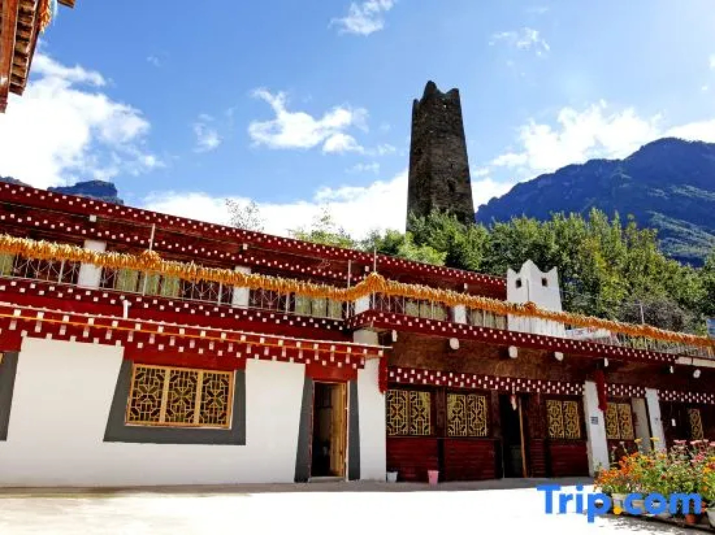 Danba yunshangzangjia Resdrt Hotel