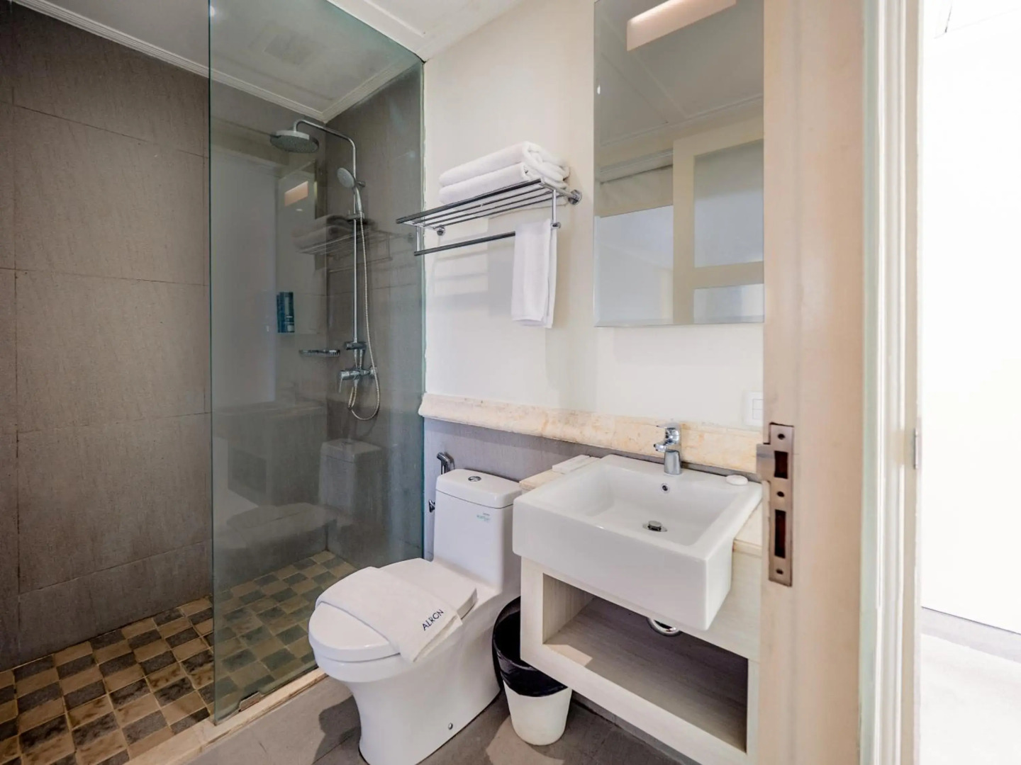 Alron Hotel Kuta Powered by Archipelago